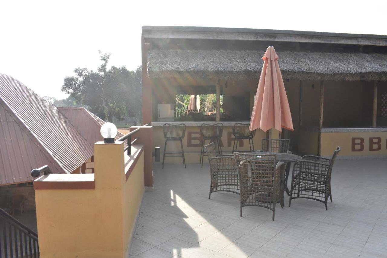 Secrets Guest House Entebbe Eksteriør billede