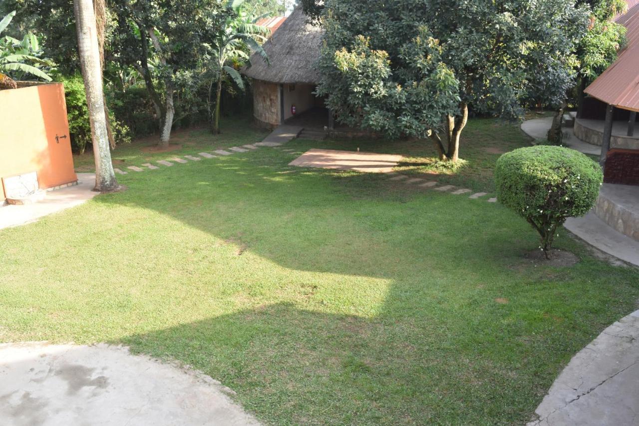 Secrets Guest House Entebbe Eksteriør billede