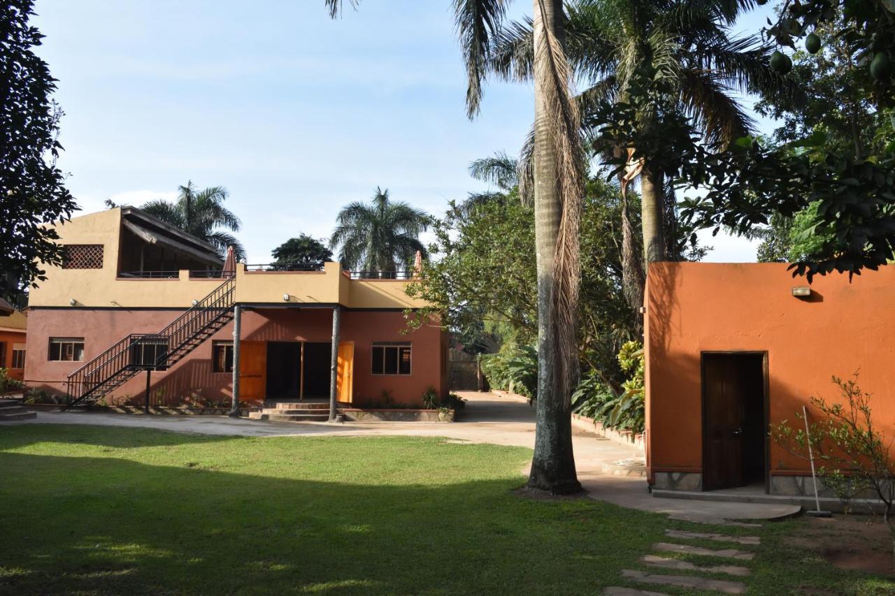 Secrets Guest House Entebbe Eksteriør billede