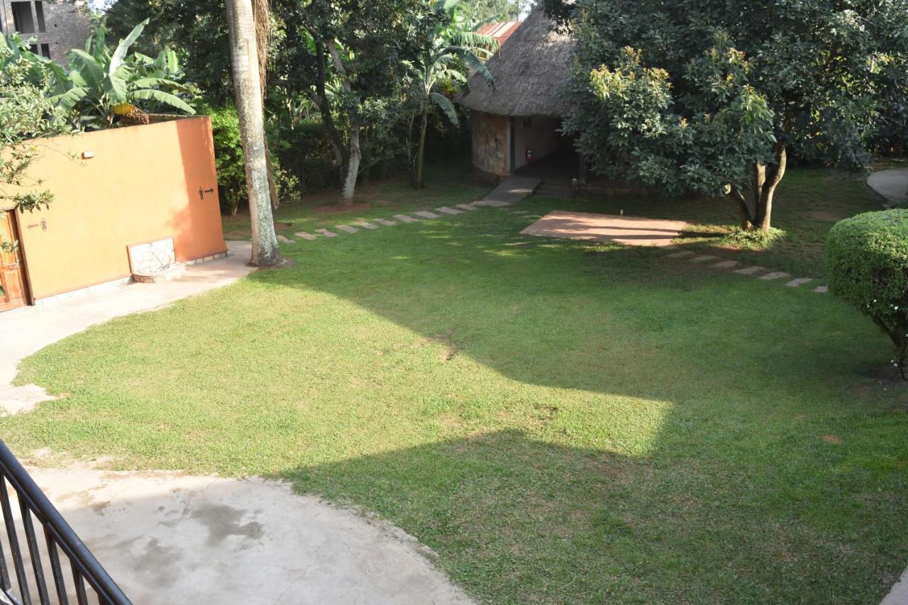 Secrets Guest House Entebbe Eksteriør billede