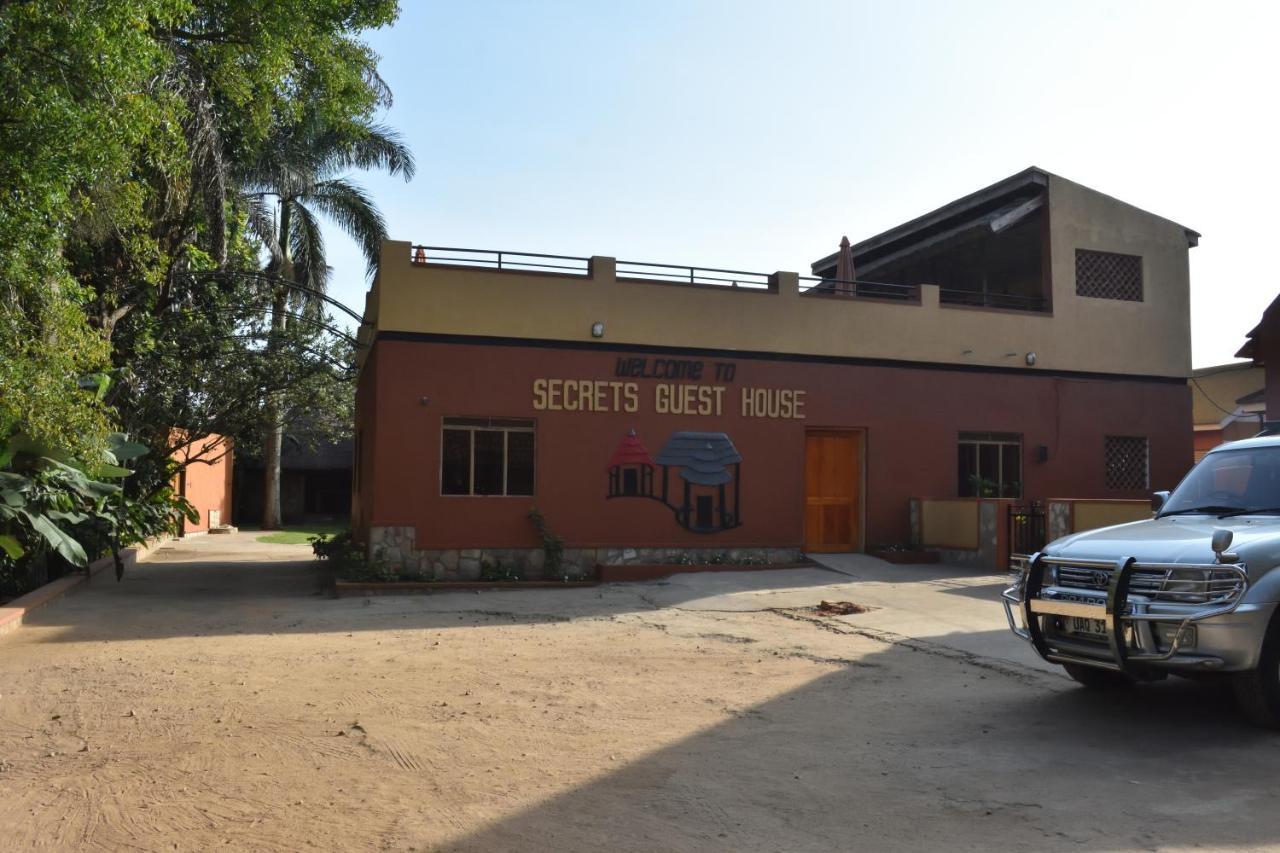 Secrets Guest House Entebbe Eksteriør billede
