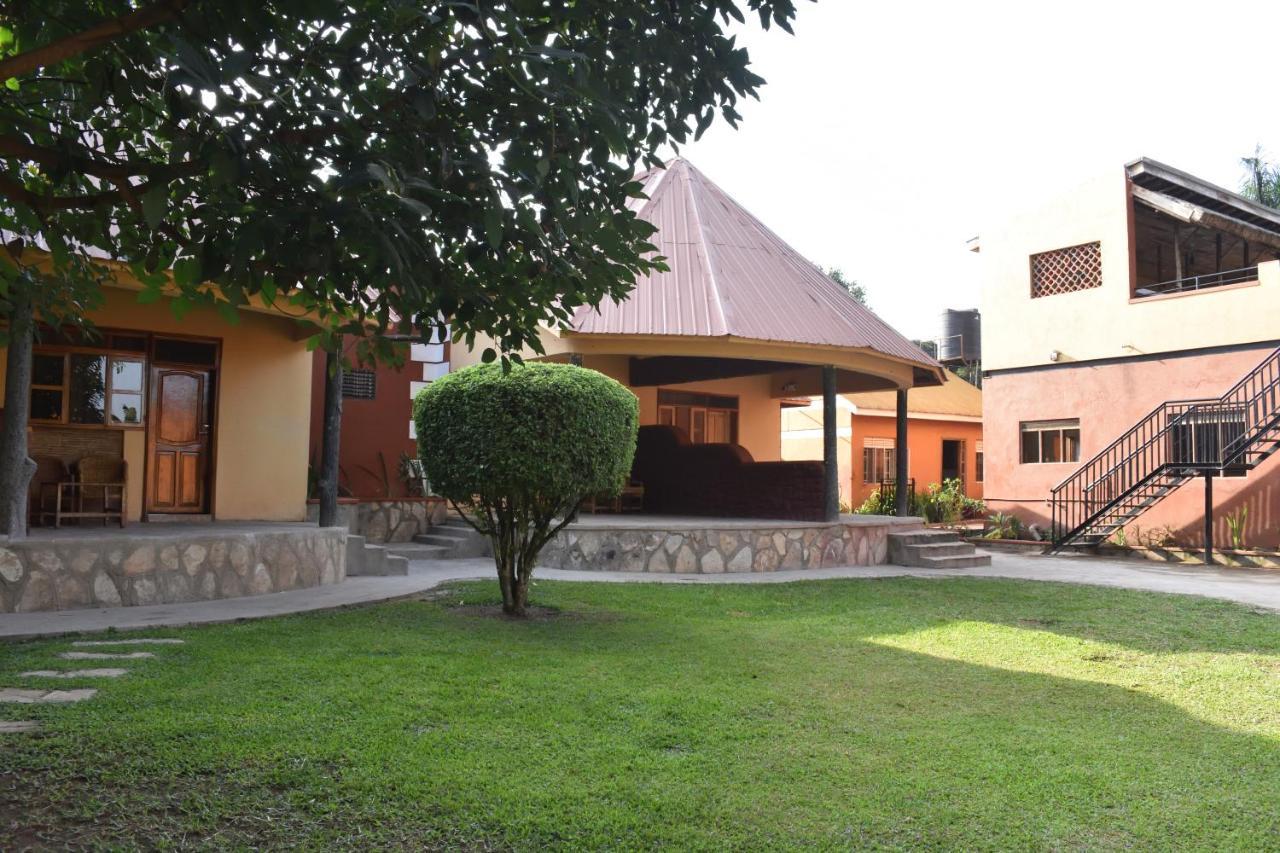 Secrets Guest House Entebbe Eksteriør billede