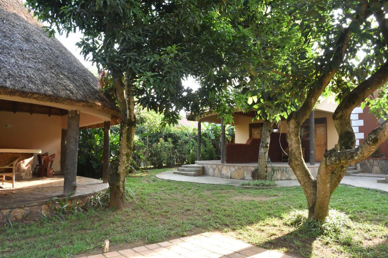 Secrets Guest House Entebbe Eksteriør billede
