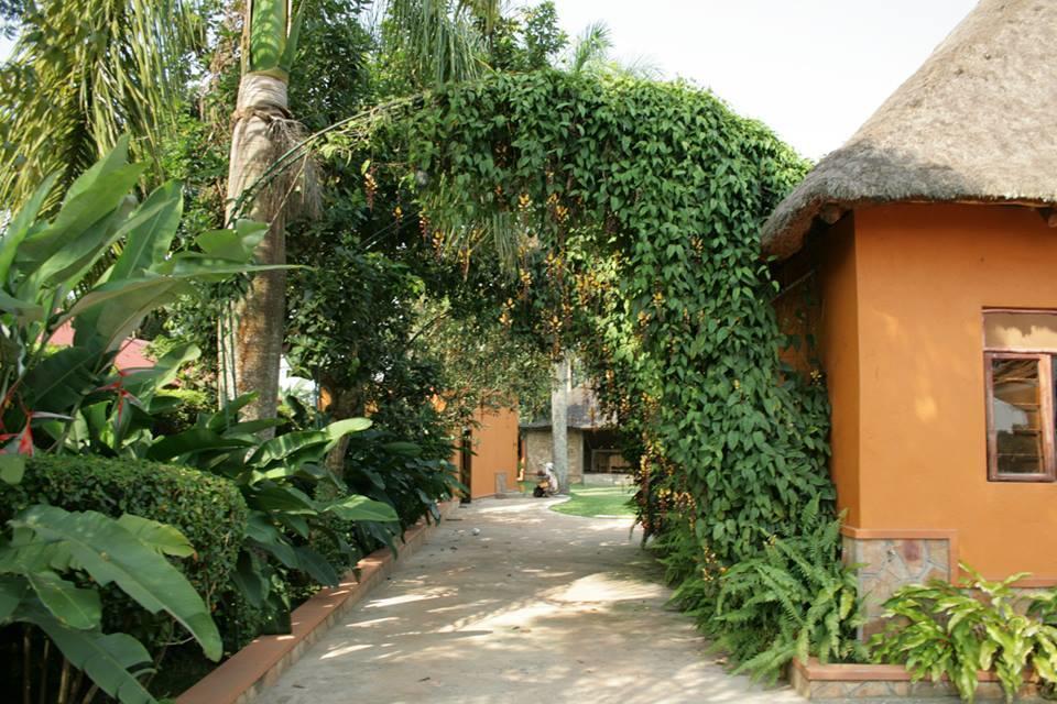 Secrets Guest House Entebbe Eksteriør billede