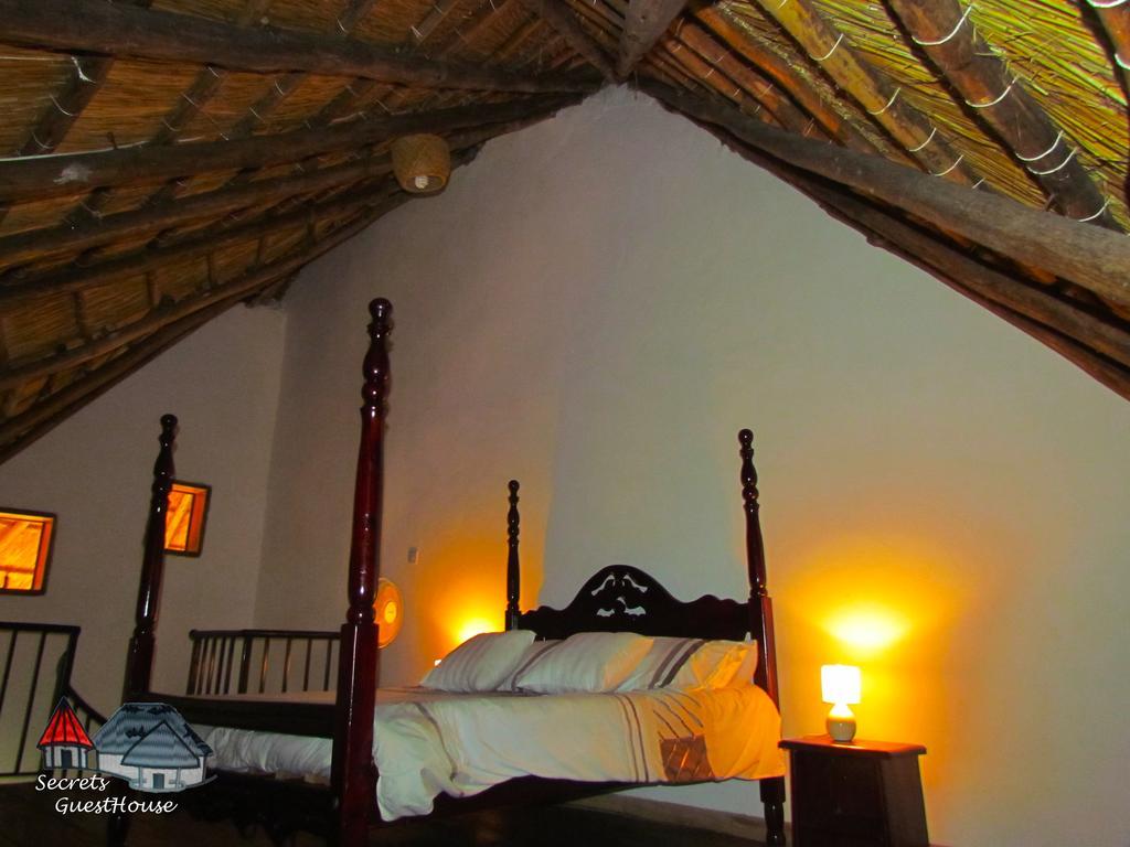 Secrets Guest House Entebbe Eksteriør billede