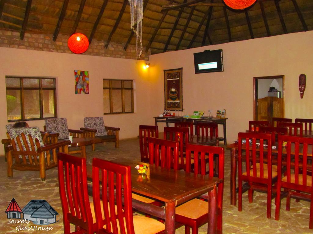 Secrets Guest House Entebbe Eksteriør billede